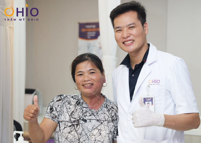 Điều trị chàm bớt đỏ - Phòng khám da liễu OHIO Chị Chung hơn nửa đời người đi tìm “phép màu” xóa chàm đỏ