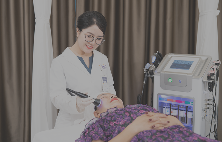Rám má Chị Hà Vy | Giám đốc ngân hàng